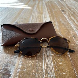 Raybans round fleck